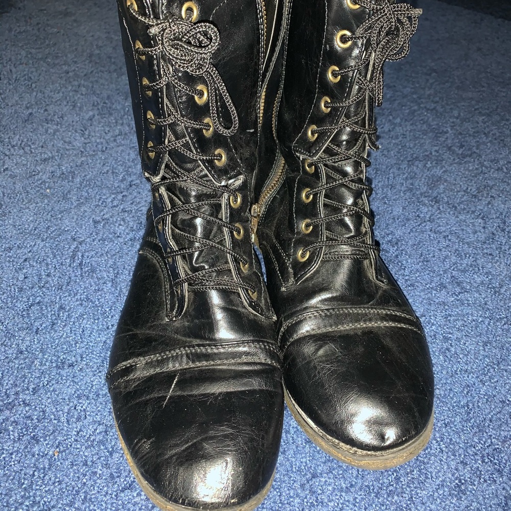 Combat boots